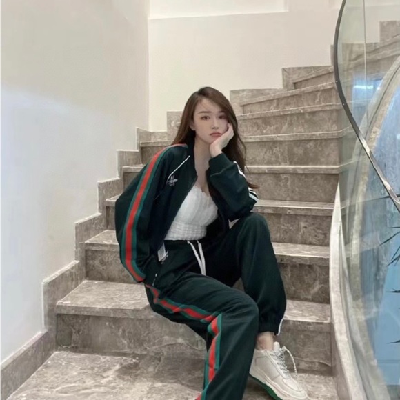 TRACKSUIT - NEW - SZ M โฅ๏ธ๐ - Picture 2 of 16